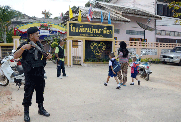 สลดเด็กนร.กว่า200คนในรือเสาะไม่มีห้องเรียนหลังถูกเผาวอด 