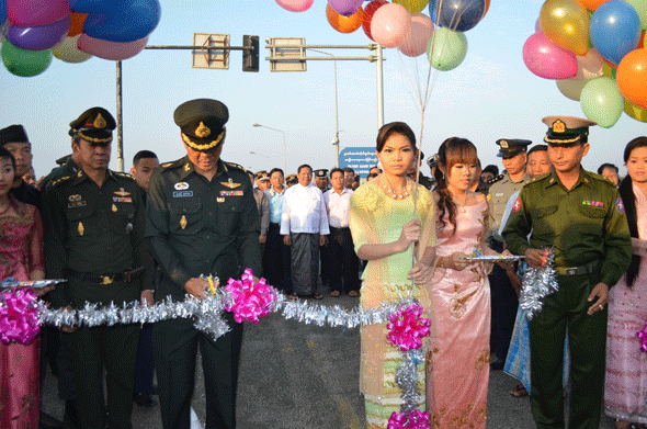  เปิดด่านแม่สอดนำร่องสู่ประตูการค้าตะวันออก-ตะวันตก     